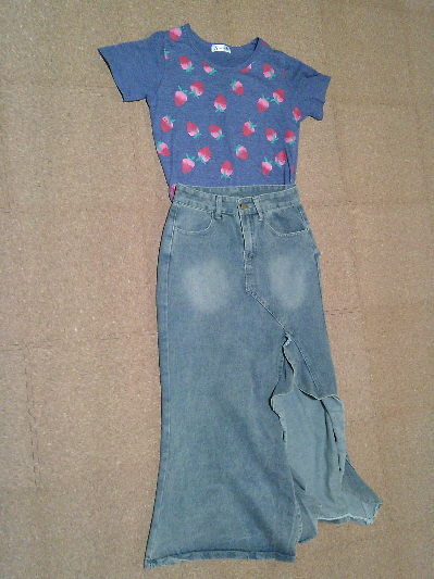 160)550円いちごTシャツ