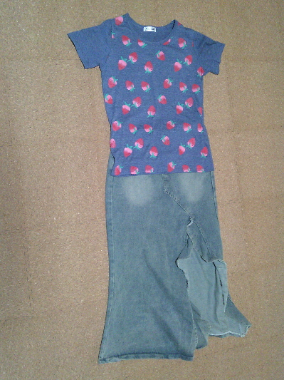 160)550円いちごTシャツ