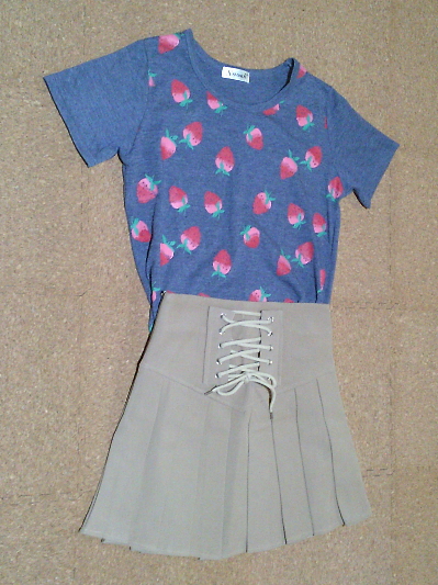 160)550円いちごTシャツ