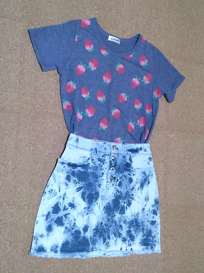 160)550円いちごTシャツ