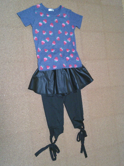 161)550円いちごTシャツ2