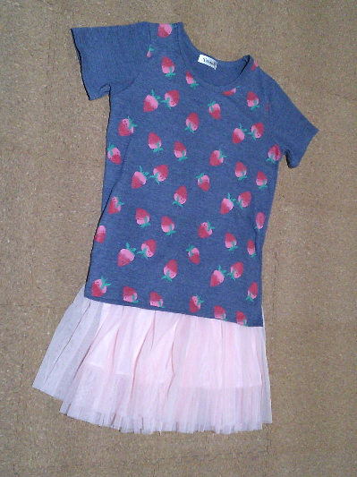 161)550円いちごTシャツ2