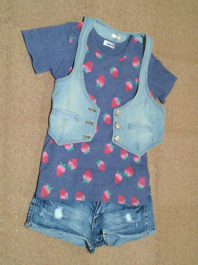 161)550円いちごTシャツ2