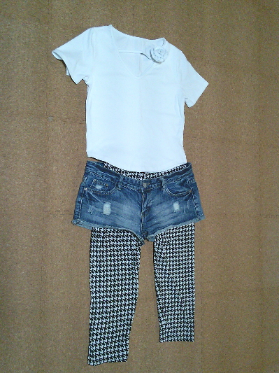 162)275円コサージュ付きタイトTシャツ