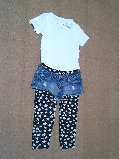 162)275円コサージュ付きタイトTシャツ