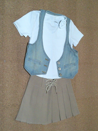 163）275円コサージュ付きタイトTシャツ２