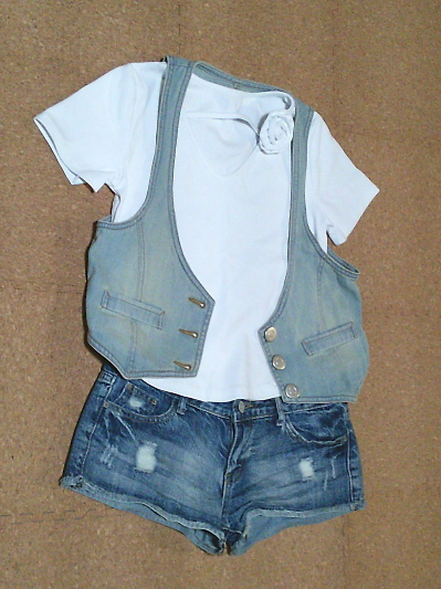 163）275円コサージュ付きタイトTシャツ２