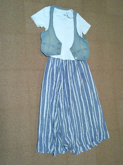 163）275円コサージュ付きタイトTシャツ２