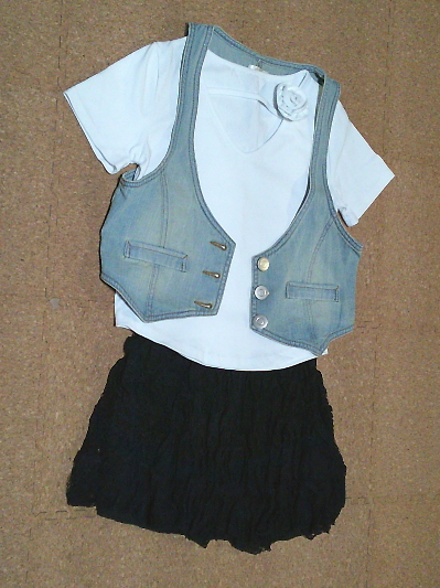 163）275円コサージュ付きタイトTシャツ２