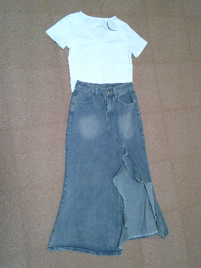 163）275円コサージュ付きタイトTシャツ２