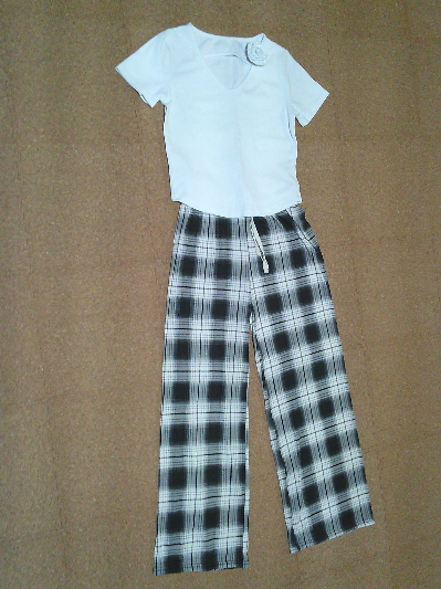 163）275円コサージュ付きタイトTシャツ２