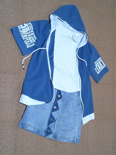 176)482円半そでパーカー青3