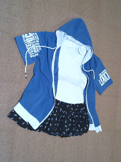 176)482円半そでパーカー青3