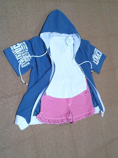 177）482円半そでパーカー青４