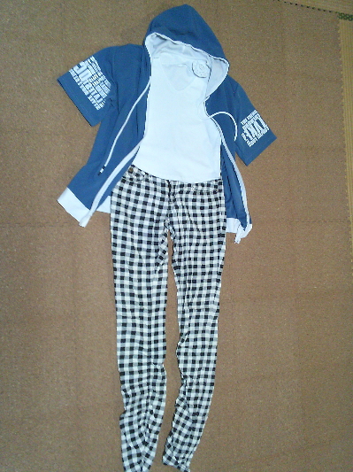 177）482円半そでパーカー青４