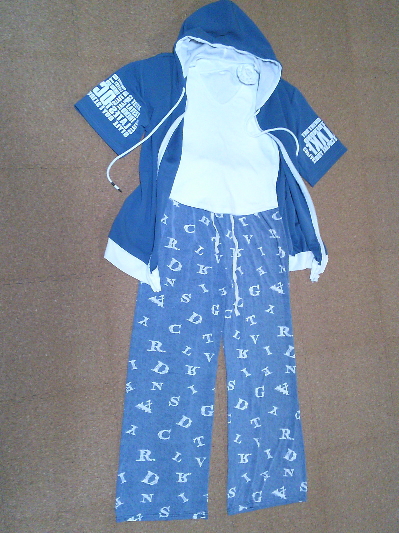 177）482円半そでパーカー青４