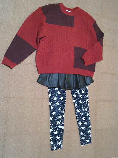 187）999円赤のデザインセーター２