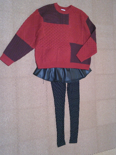 187）999円赤のデザインセーター２