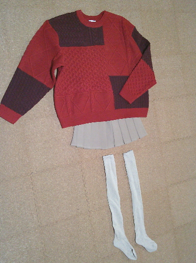 187）999円赤のデザインセーター２