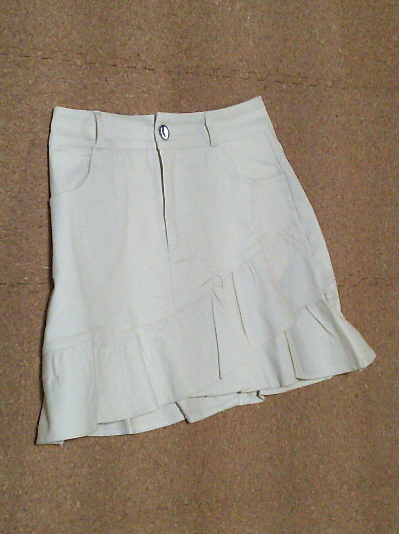 189)550円フロントギャザー・デザインミニスカート白2