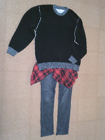 191)957円黒とグレーの配色のデザインセーター2