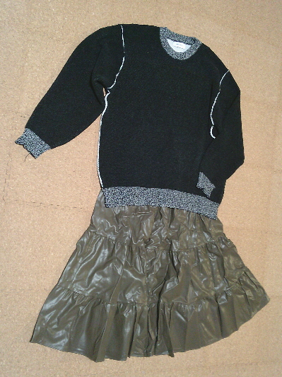 191)957円黒とグレーの配色のデザインセーター2