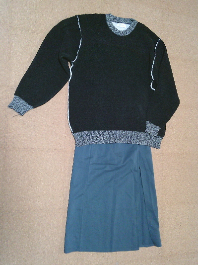 191)957円黒とグレーの配色のデザインセーター2