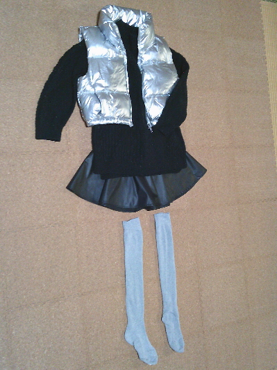 194）1,689円シルバーのダウンベスト２