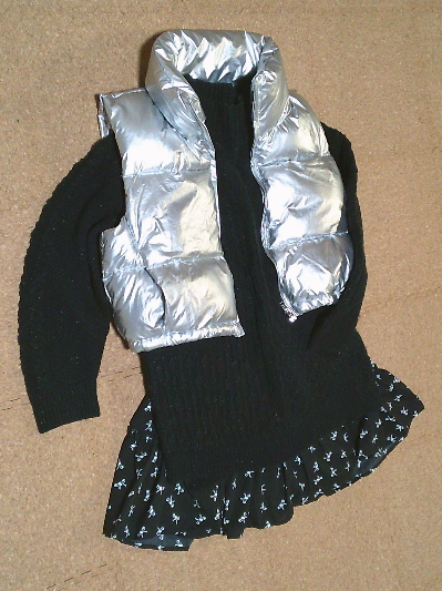 194）1,689円シルバーのダウンベスト２