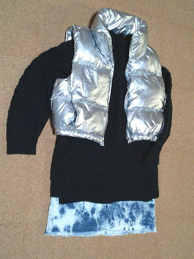 195）1,689円シルバーのダウンベスト３