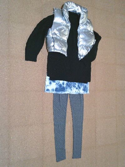 195）1,689円シルバーのダウンベスト３