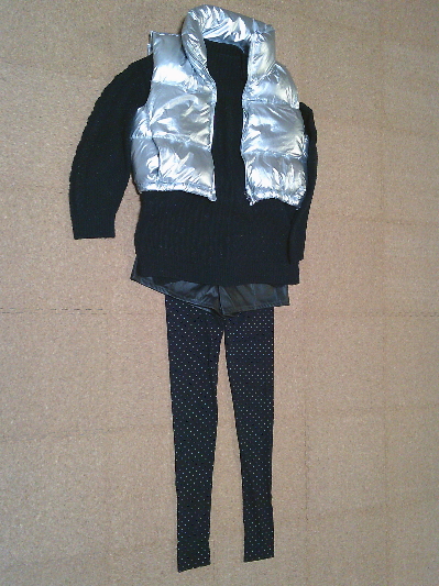 195）1,689円シルバーのダウンベスト３