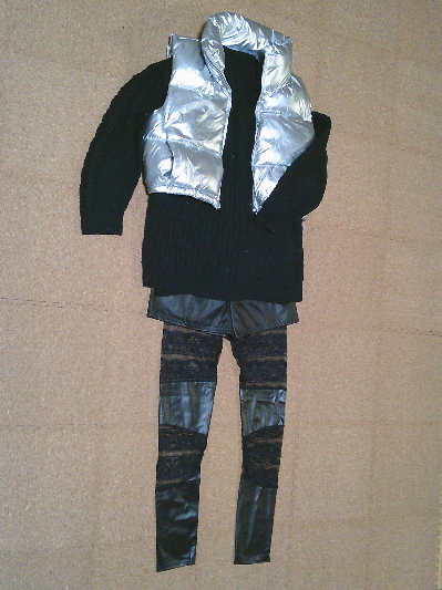 195）1,689円シルバーのダウンベスト３