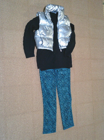 195）1,689円シルバーのダウンベスト３