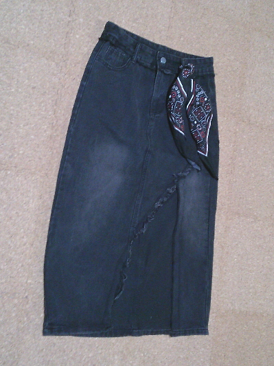 205)590円スリットデニムスカート黒