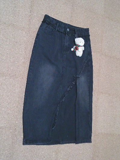 205)590円スリットデニムスカート黒