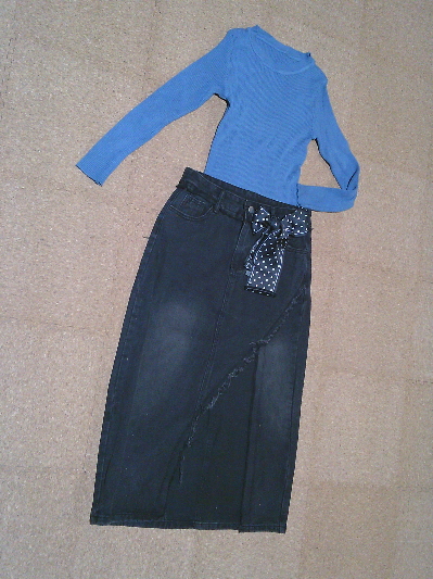 206）590円スリットデニムスカート黒