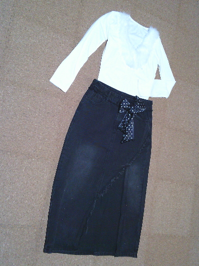 206）590円スリットデニムスカート黒