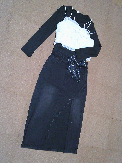 206）590円スリットデニムスカート黒