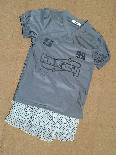 207）385円メタリックTシャツ