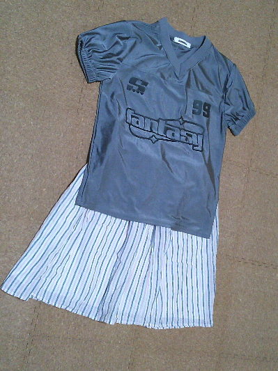 207）385円メタリックTシャツ