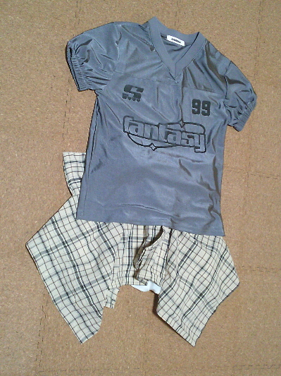 207）385円メタリックTシャツ