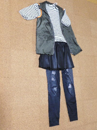 ６）いつかのお出かけコーデ、穴あきデニムレギンス<b><font COLOR="#ffffff"></font></b>