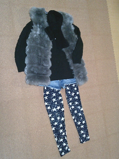 ９３）おこもりコーデ、星レギンス３