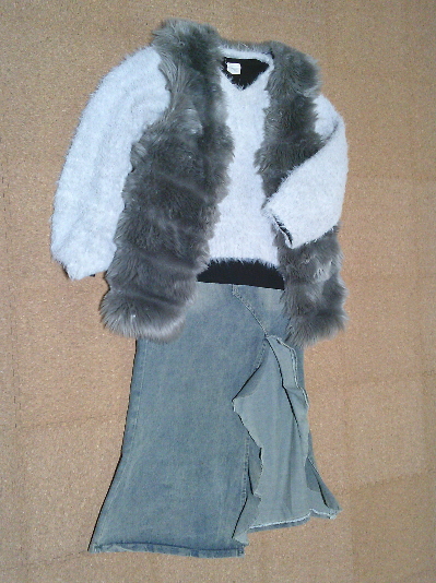 ９６）おこもりコーデ、毛皮のベスト４