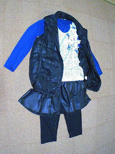 122)いつかのお出かけコーデ、リボンのトップス