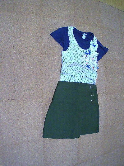 129）いつかのお出かけコーデ、カーキの台形スカート２