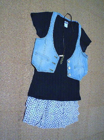 141）いつかのお出かけコーデ、デニムベスト２
