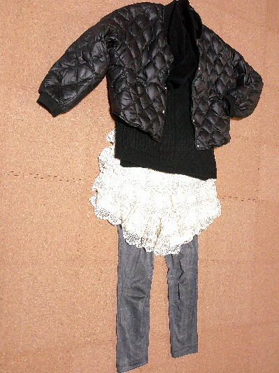 162）いつものお出かけコーデ、白と黒２